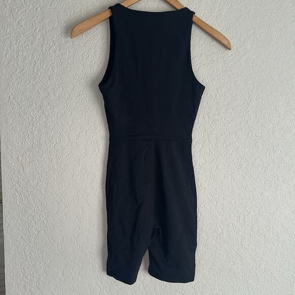 Aritzia Babaton Black V Neck Romper XXS Athletic Athleisure Loungewear Vacation - Picture 5 of 7
